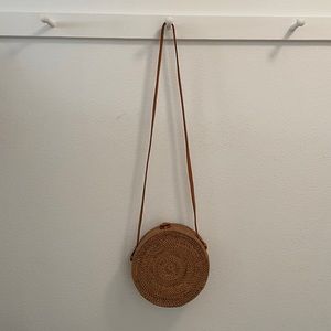 Wicker round crossbody bag